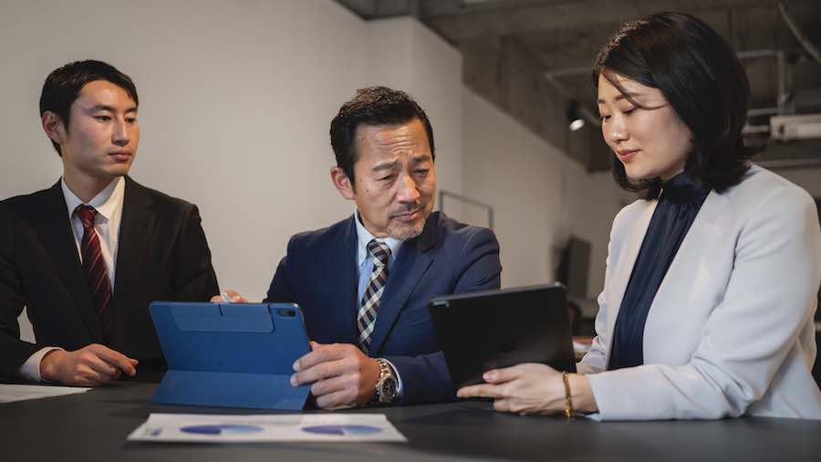 your level of communication & confidence affects your visibility at the workplace smaller your level of communication & confidence affects your visibility at the workplace